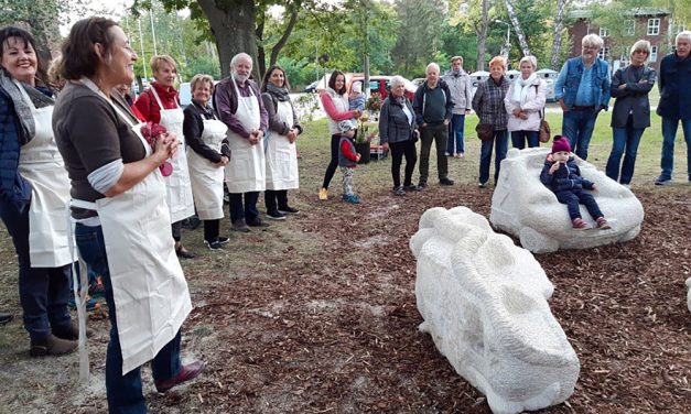 Neue Skulptur  in der Waldsiedlung