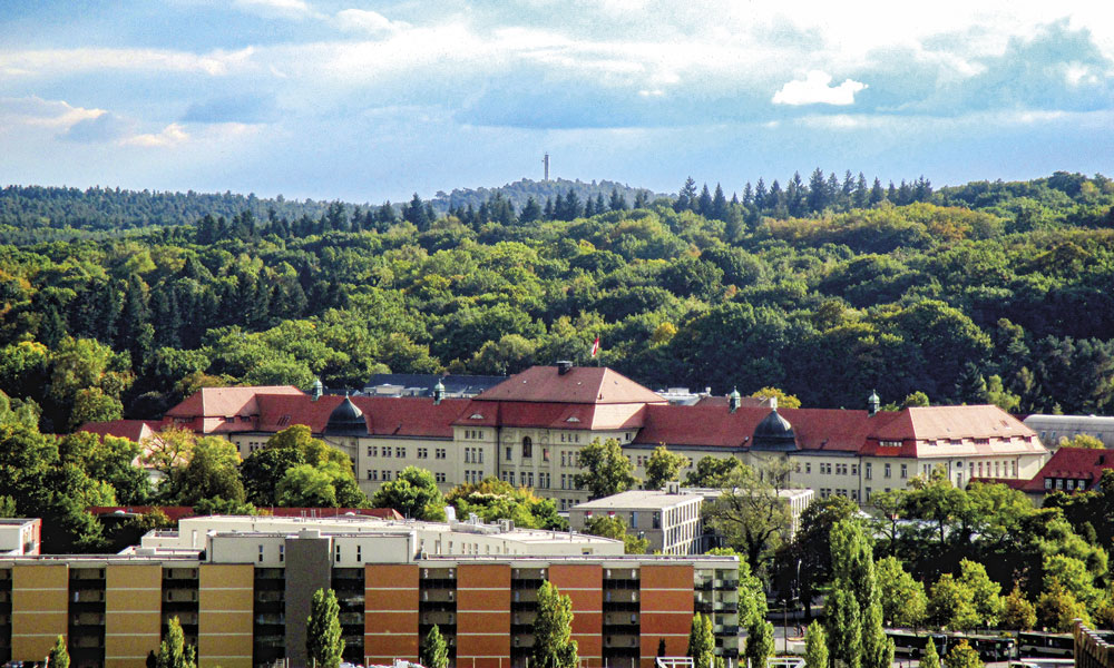 Kleiner Ravensberg vom Turm der Residenz Heilig Geist Park aus gesehen
