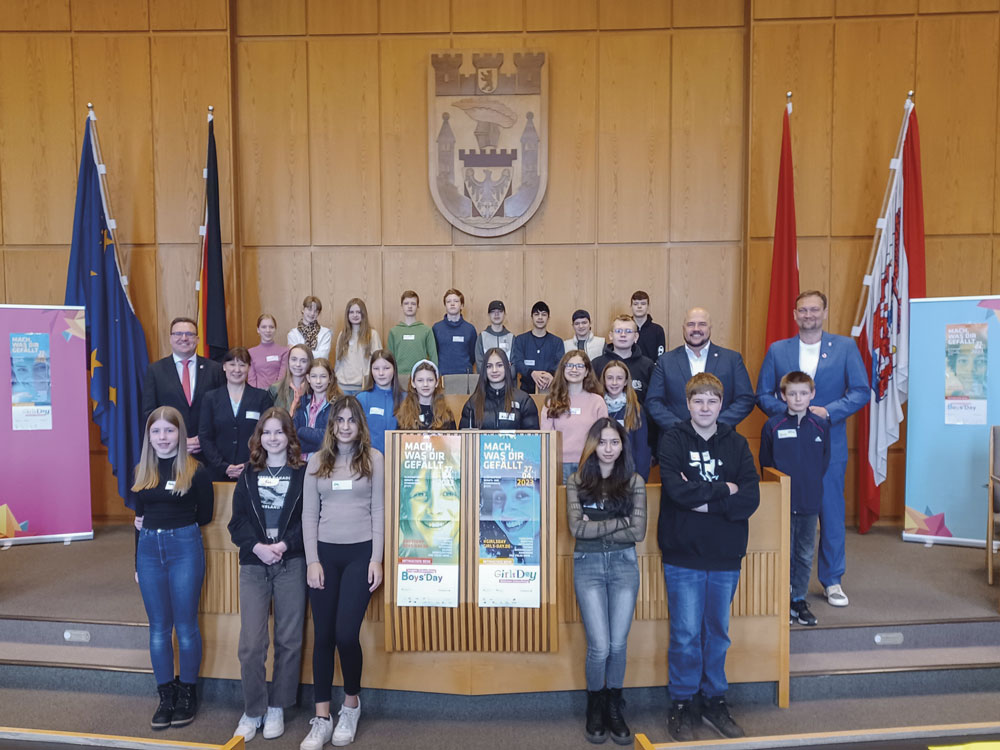 Schülerinnen und Schüler beim Girls‘ and Boys‘ Day zu Besuch im Rathaus Spandau.