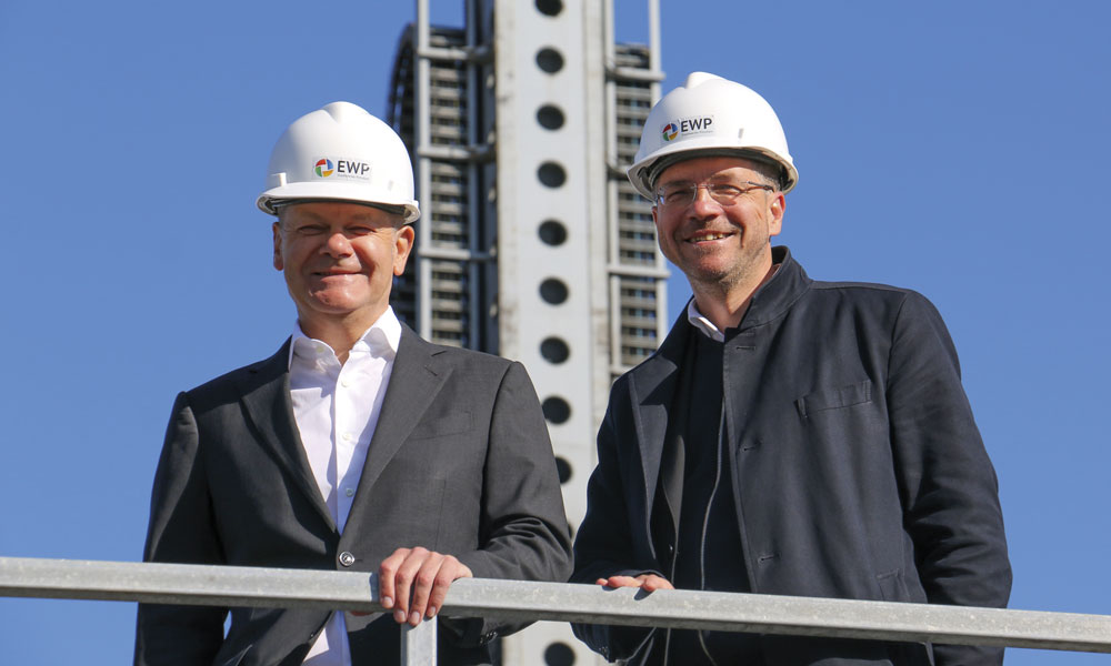 Bundeskanzler Olaf Scholz und Potsdams Oberbürgermeister Mike Schubert sehen in der Tiefengeothermie eine Technologie der Zukunft.
