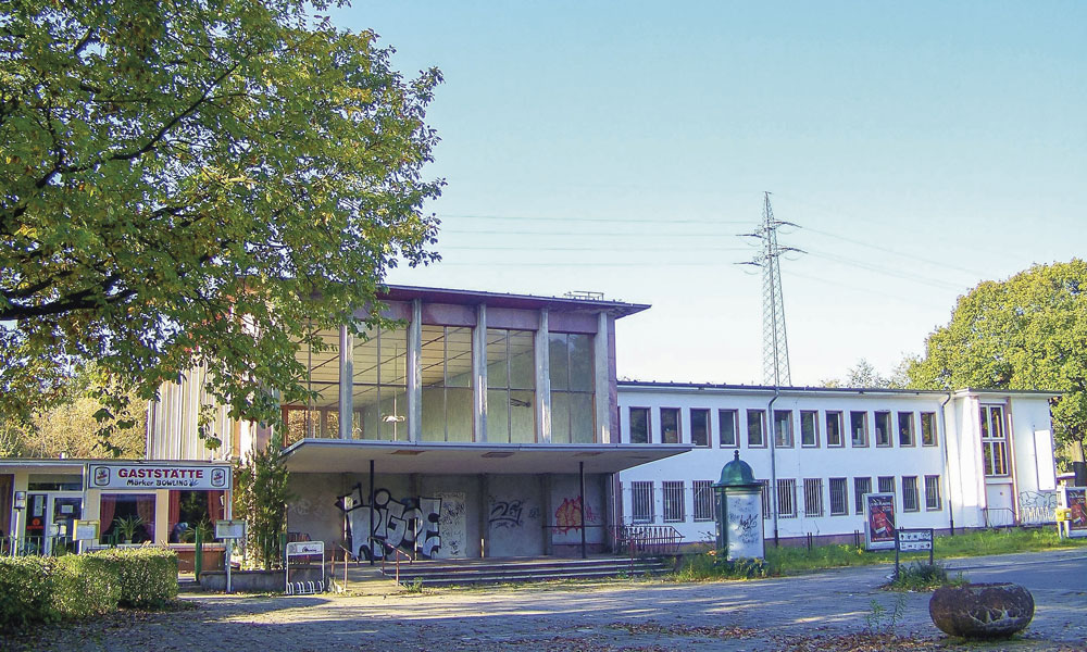 Der Bahnhofsvorplatz vom Bahnhof Pirschheide 2010